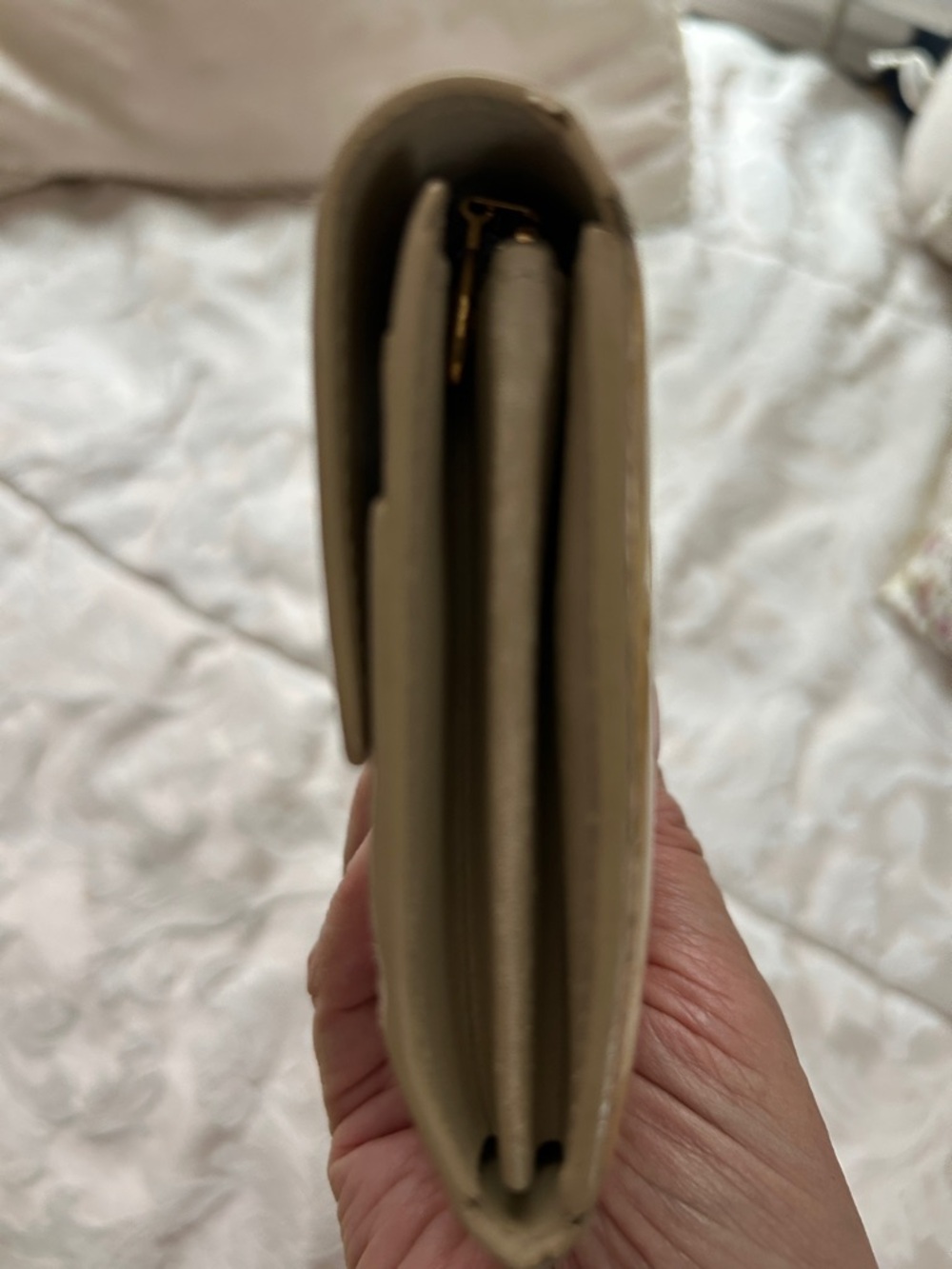 7010. ✨LUXURY✨ Louis Vuitton Authentic Vernis Monogram Wallet - Yellow Patent - Picture 11 of 14